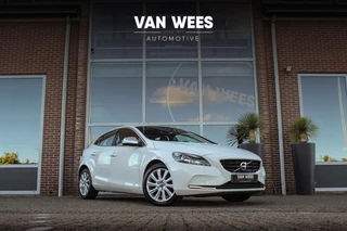 Volvo V40 2.0 D2 Momentum | NL auto | Sportstuur | Cruise control | Bluetooth | Navigatie | Climate control | Stoelverwarming | 17 inch | Origineel | Parkeersensoren | Trekhaak