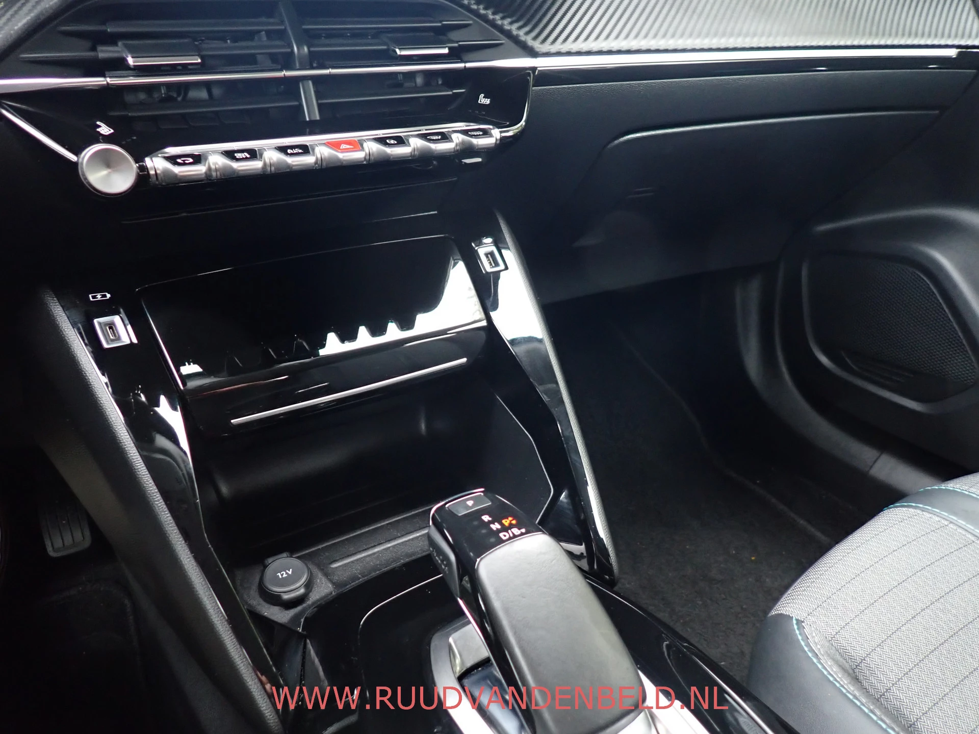 Hoofdafbeelding Peugeot e-2008