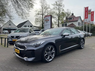 Hoofdafbeelding Kia Stinger Kia Stinger 2.0 T-GDI GT-LINE 256PK AUTOMAAT / SCHUIFDAK / HARMAN KARDON / 360 CAMERA / AFN. TREKHAAK
