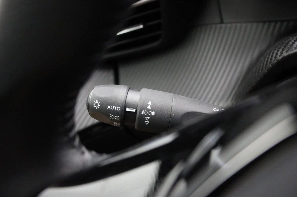 Hoofdafbeelding Peugeot e-2008