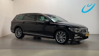 Hoofdafbeelding Volkswagen Passat Volkswagen Passat Variant 1.5 TSI 150pk DSG Elegance Business R R-Line Leder LED Camera Stoelverwarming