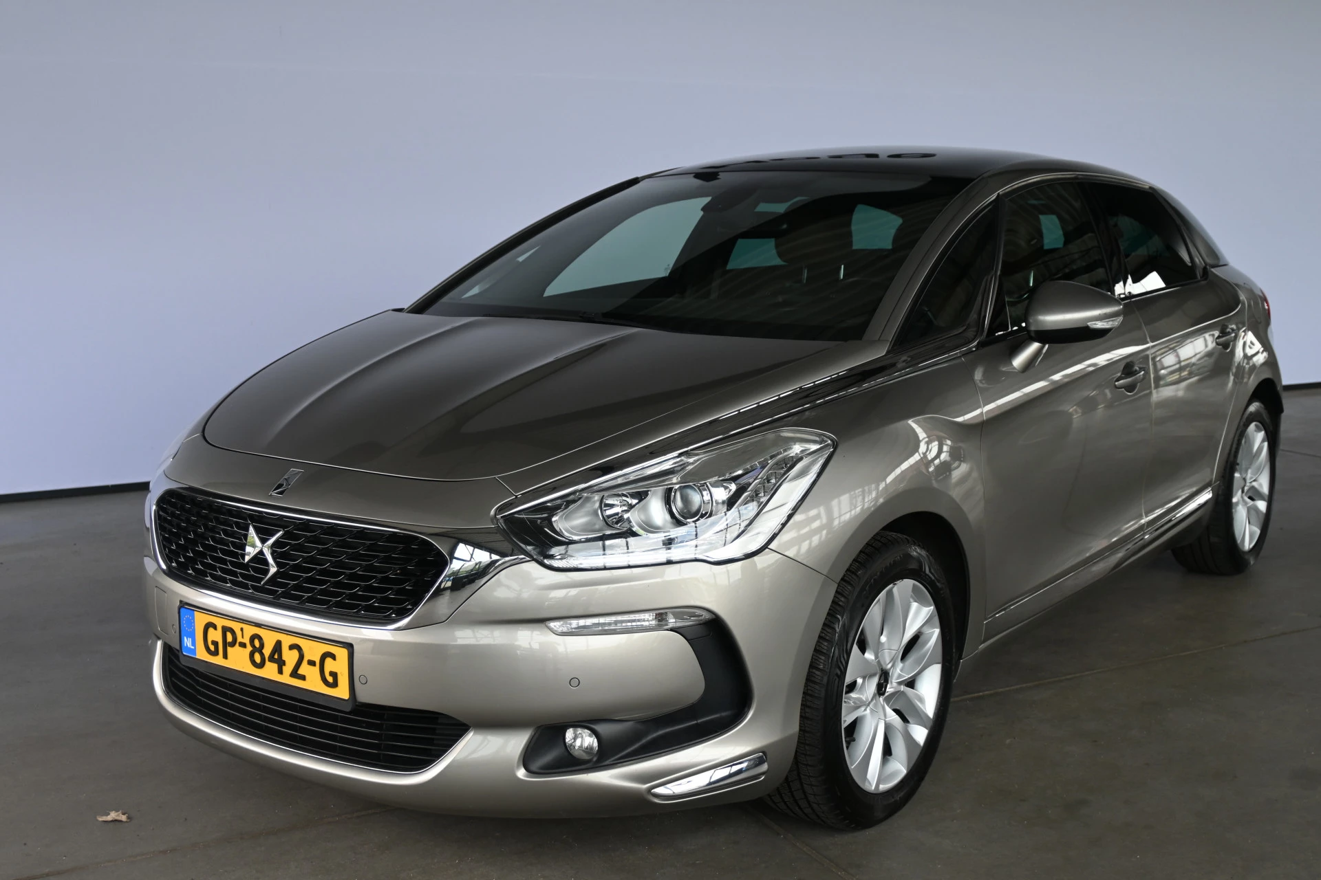 Hoofdafbeelding DS DS 5