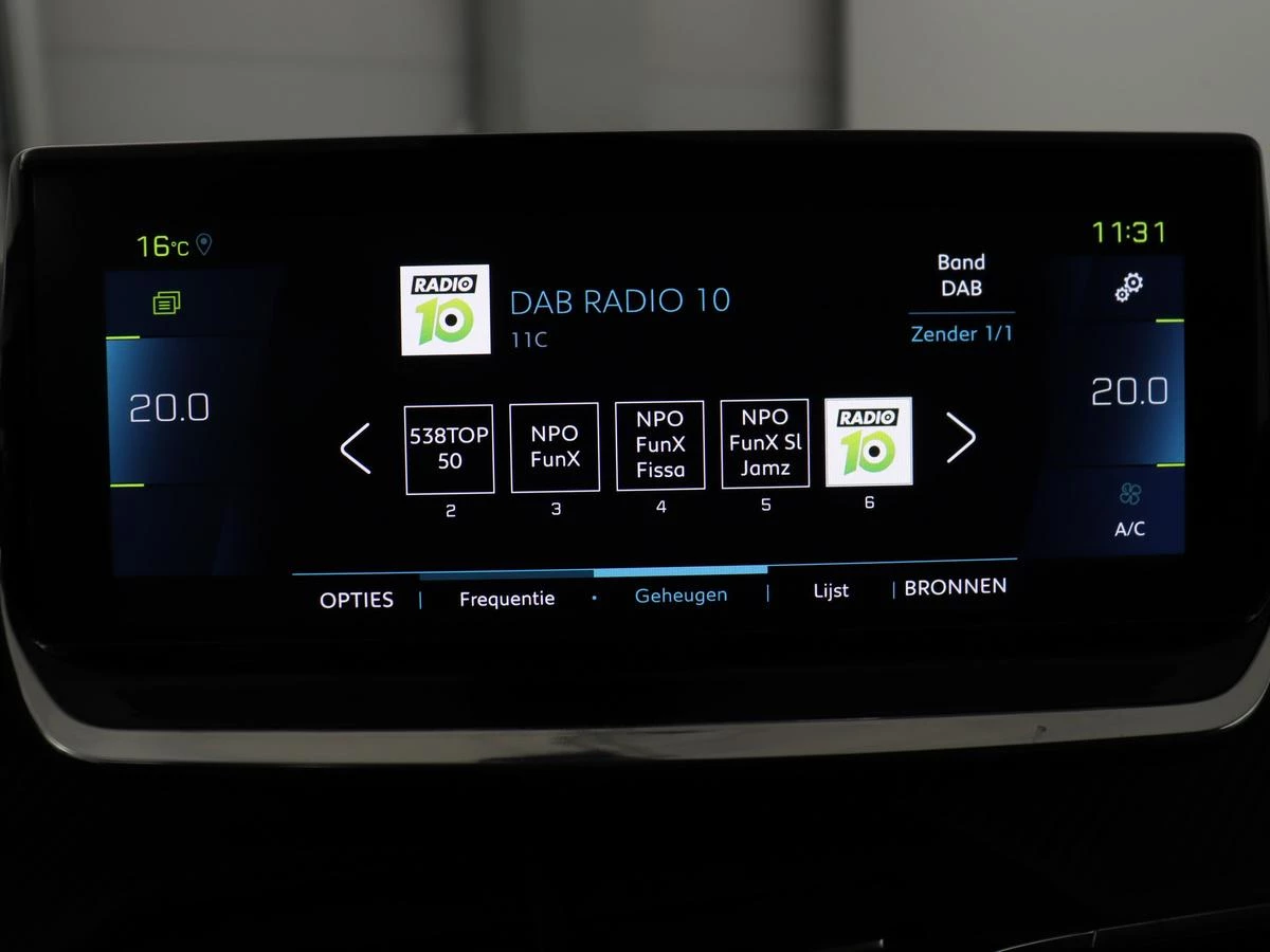 Hoofdafbeelding Peugeot e-2008