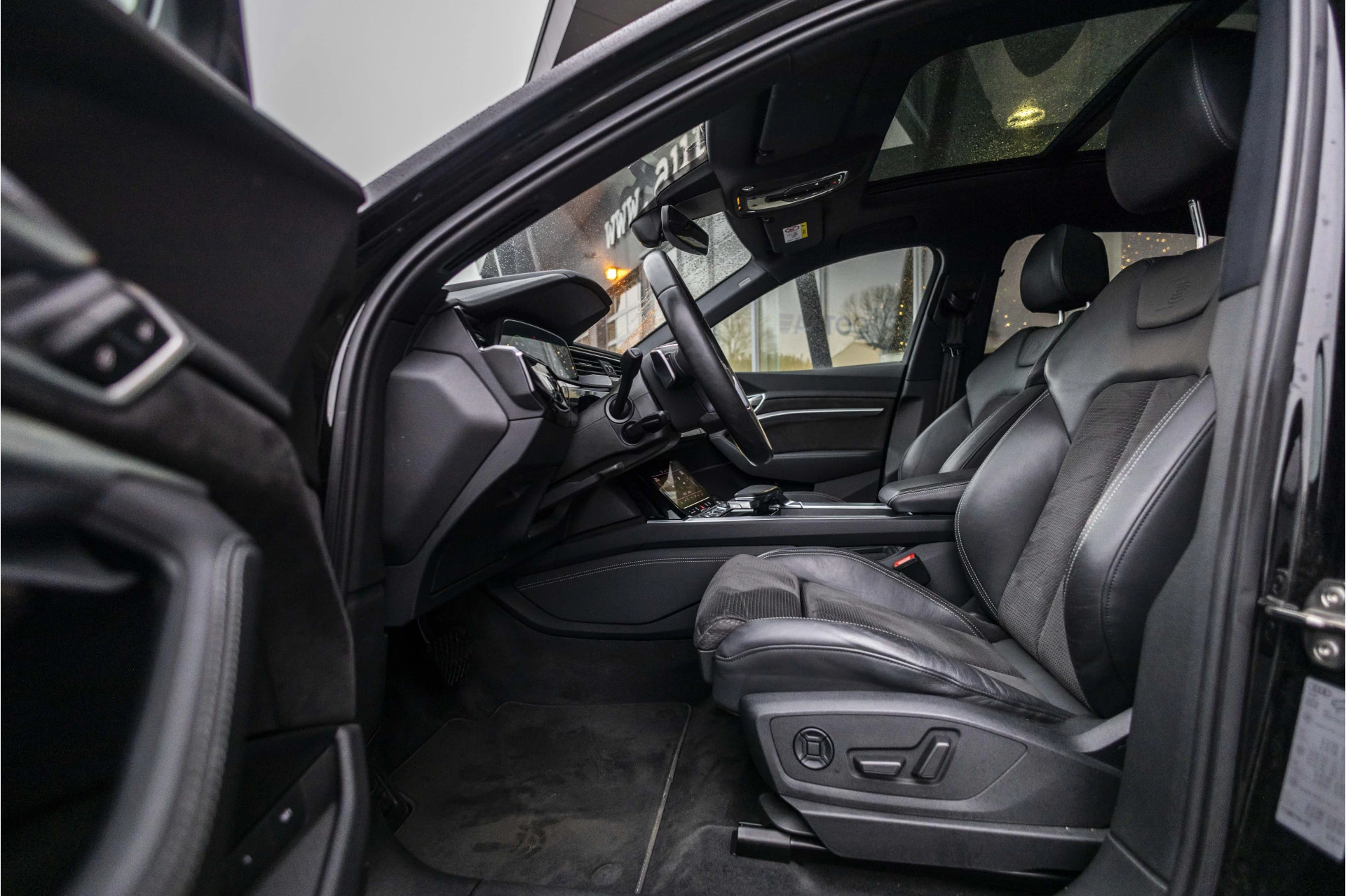 Hoofdafbeelding Audi e-tron