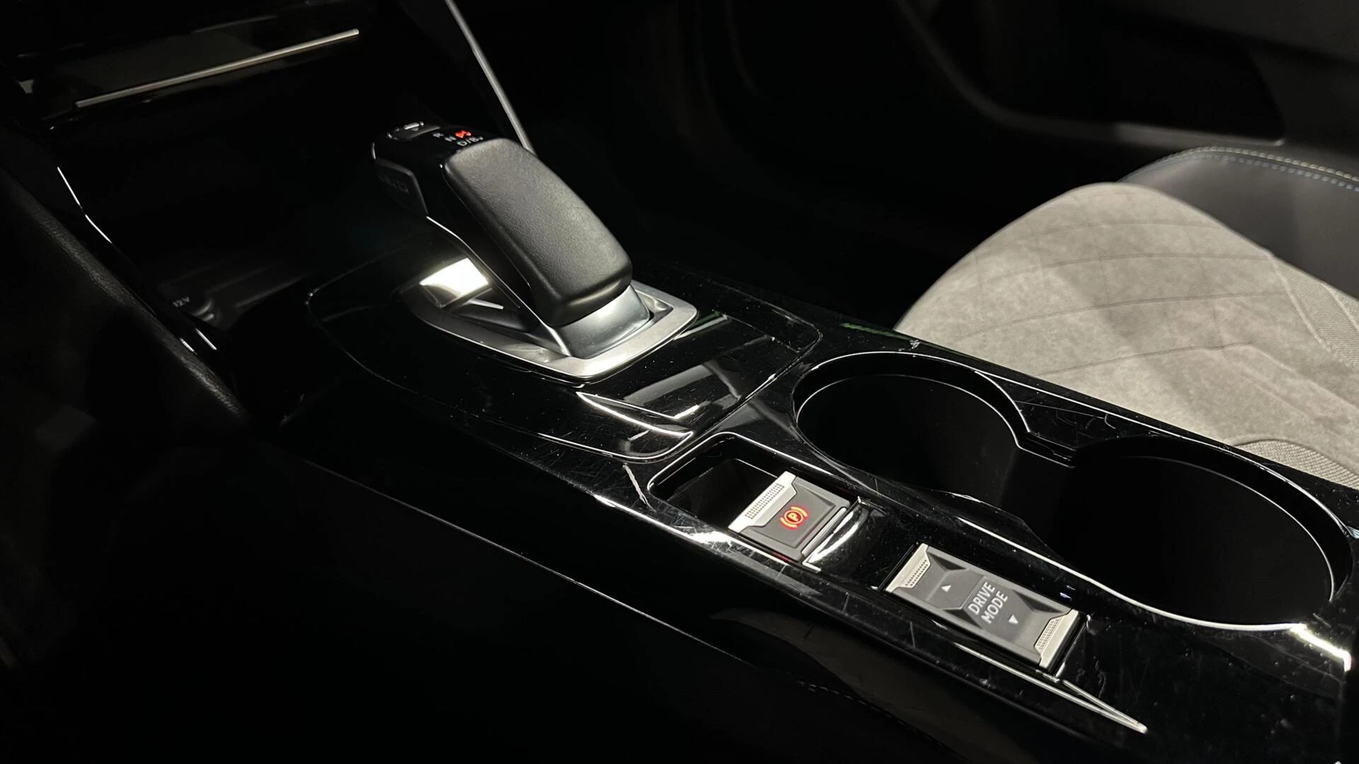 Hoofdafbeelding Peugeot e-2008