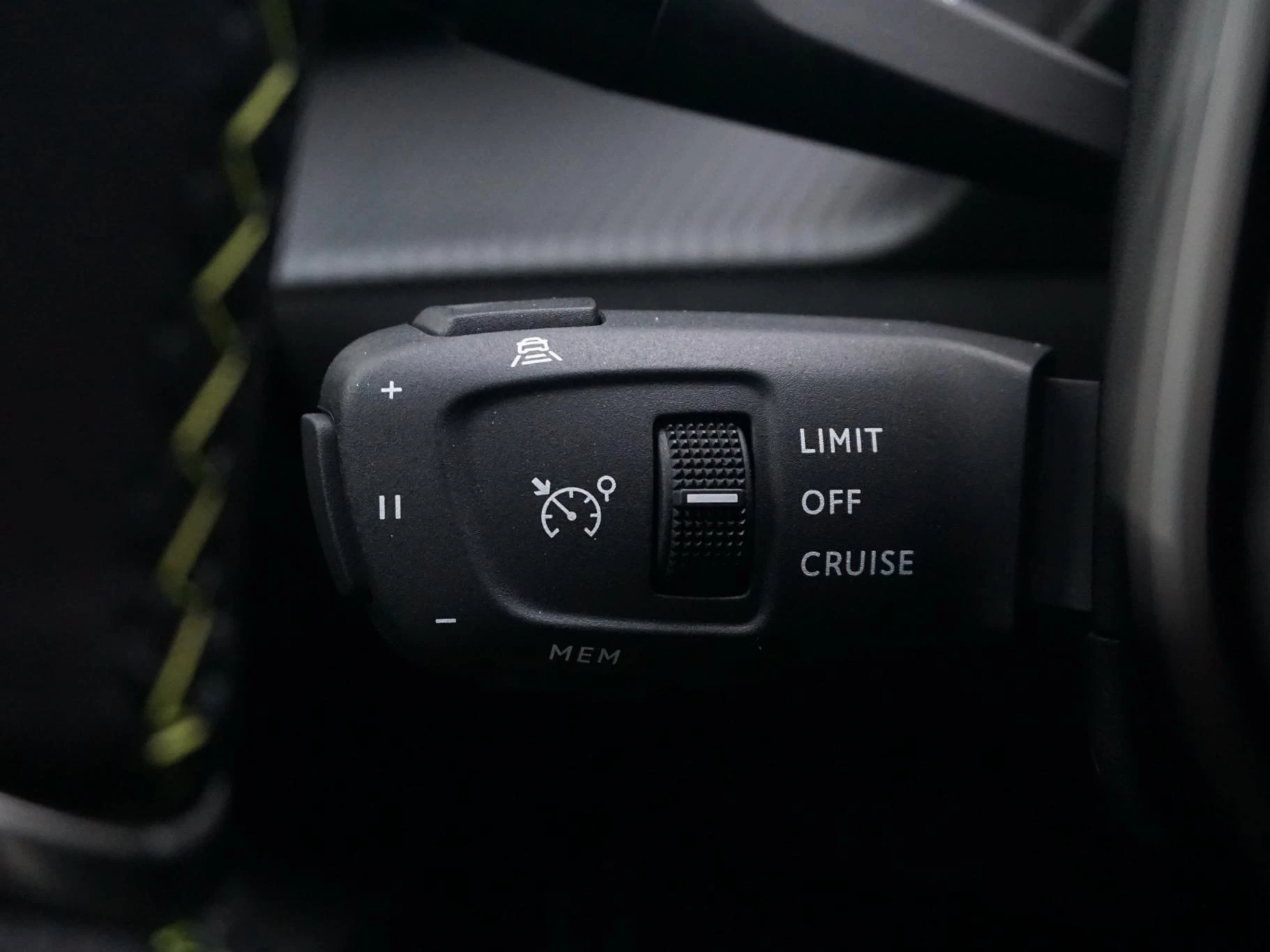 Hoofdafbeelding Peugeot e-2008