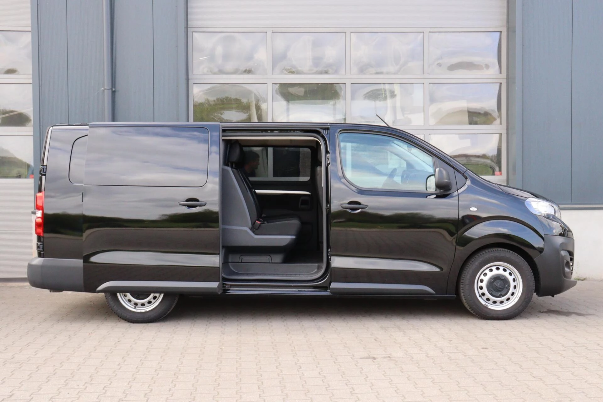 Hoofdafbeelding Peugeot e-Expert