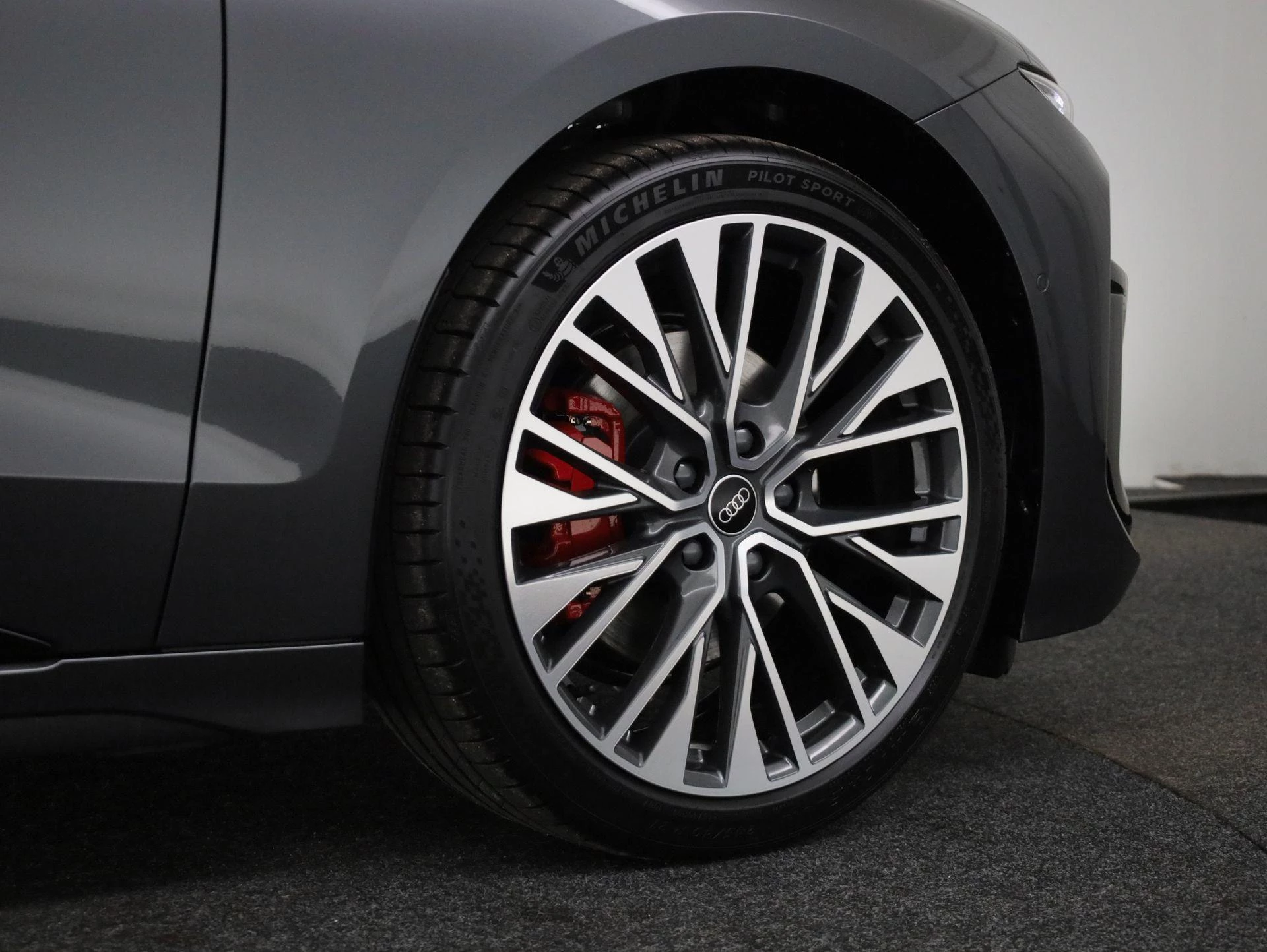 Hoofdafbeelding Audi A6 Avant e-tron