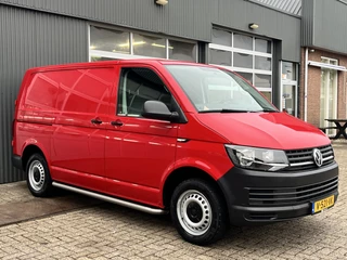 Volkswagen Transporter 2.0 TDI L1H1 Airco Cruise control Kastinrichting Betimmering in de laadruimte Telefoonvoorbereiding 1e eigenaar Dealer onderhouden Euro 6
