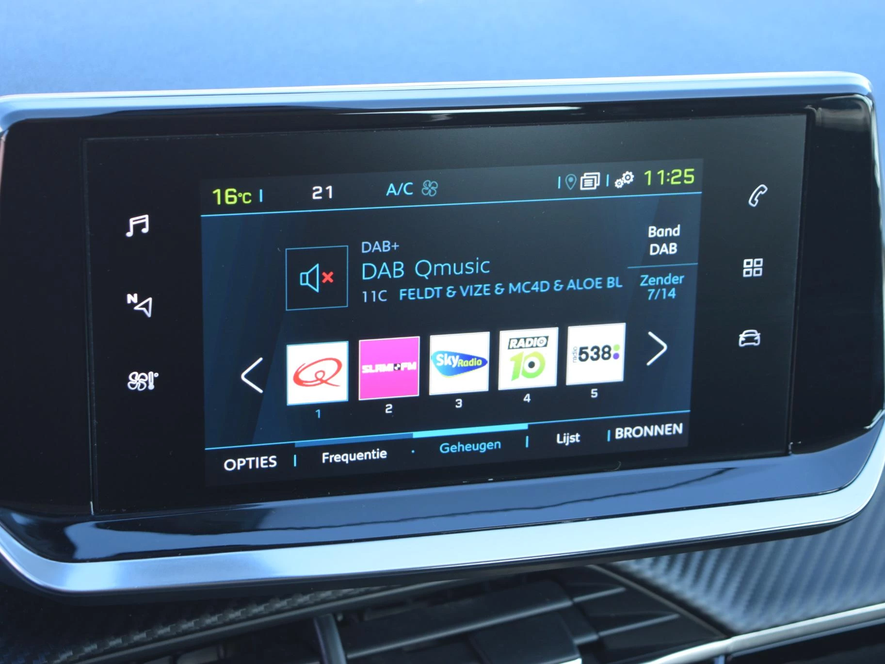 Hoofdafbeelding Peugeot e-2008