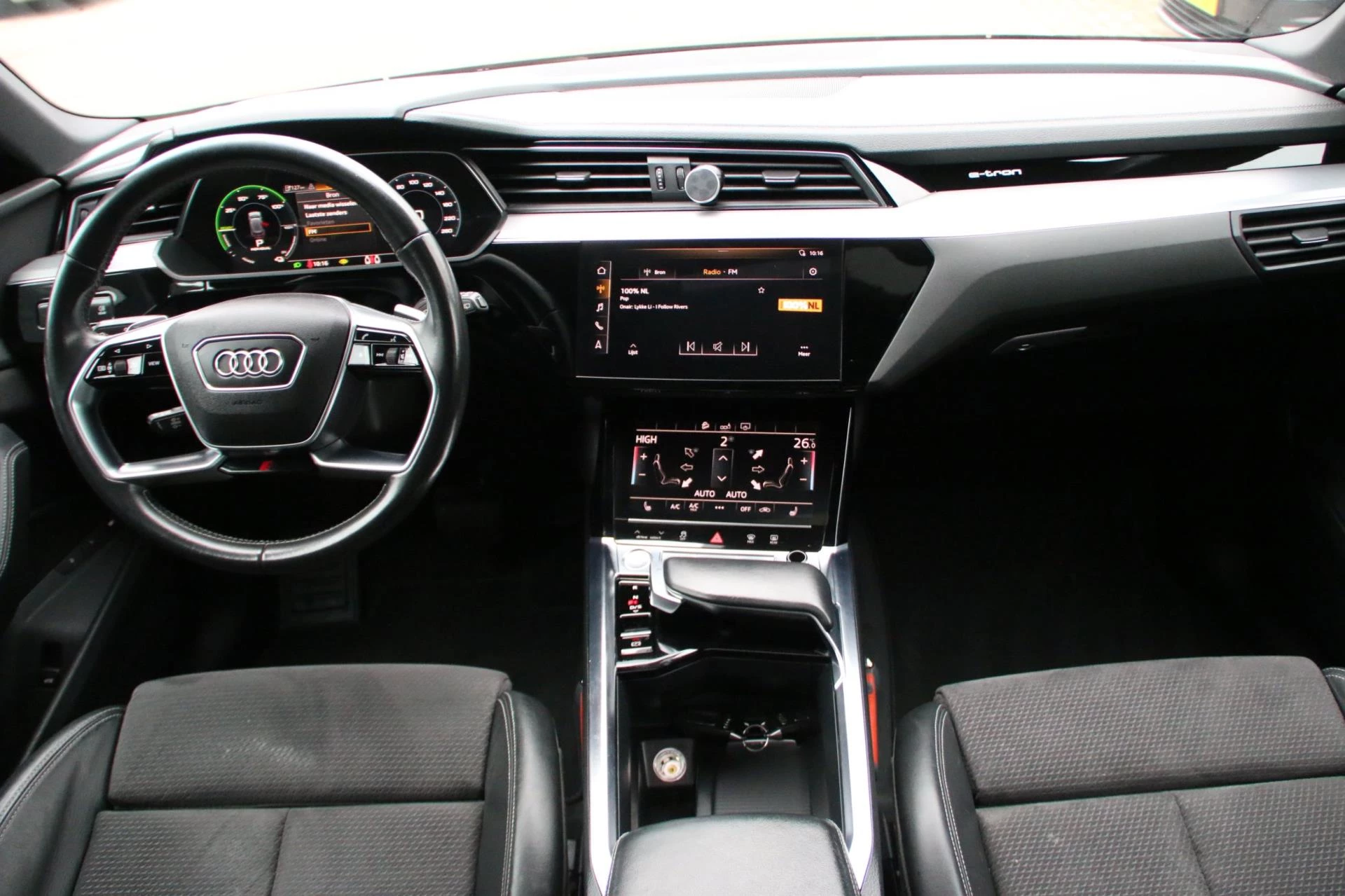 Hoofdafbeelding Audi e-tron