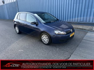 Volkswagen Golf 1.6 TDI Trendline BlueMotion Inruilauto’s tegen vaste prijzen. Voor meer info: 0638140850 Bij de verkoop van gebruikte voertuigen door CD-Cars wordt geen standaard garantie verstrekt. De koper aanvaardt het voertuig in de staat waarin het zich bevindt op het moment van aankoop