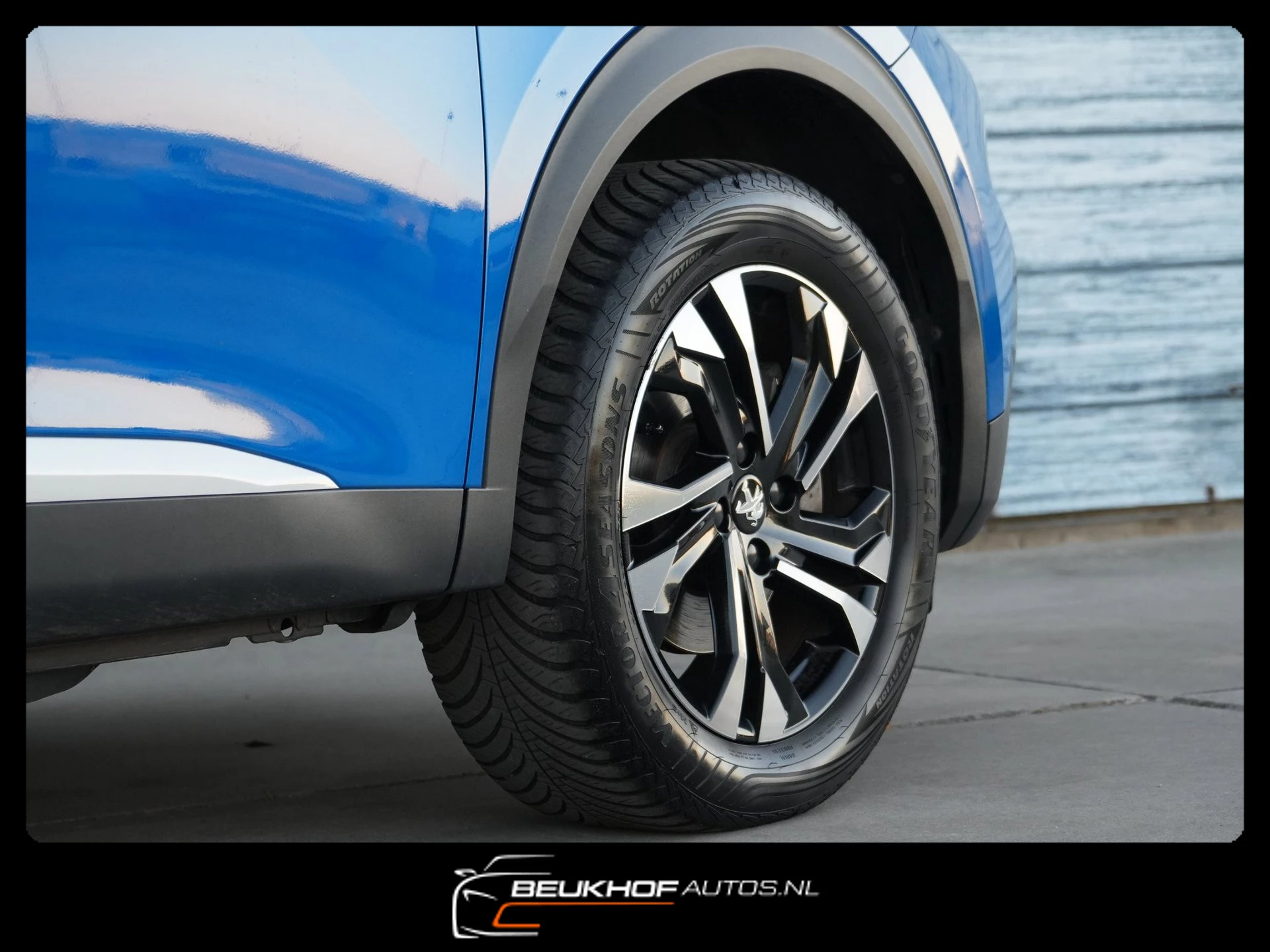 Hoofdafbeelding Peugeot e-2008