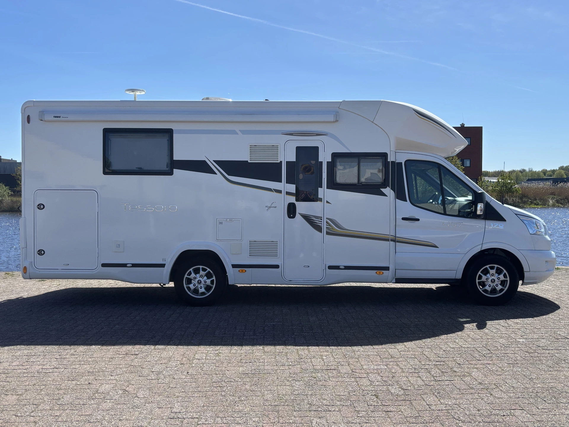 Hoofdafbeelding Benimar TESSORO 497 Automaat / Queensbed / Elektrische Hefbed / Leer / Constructsloten