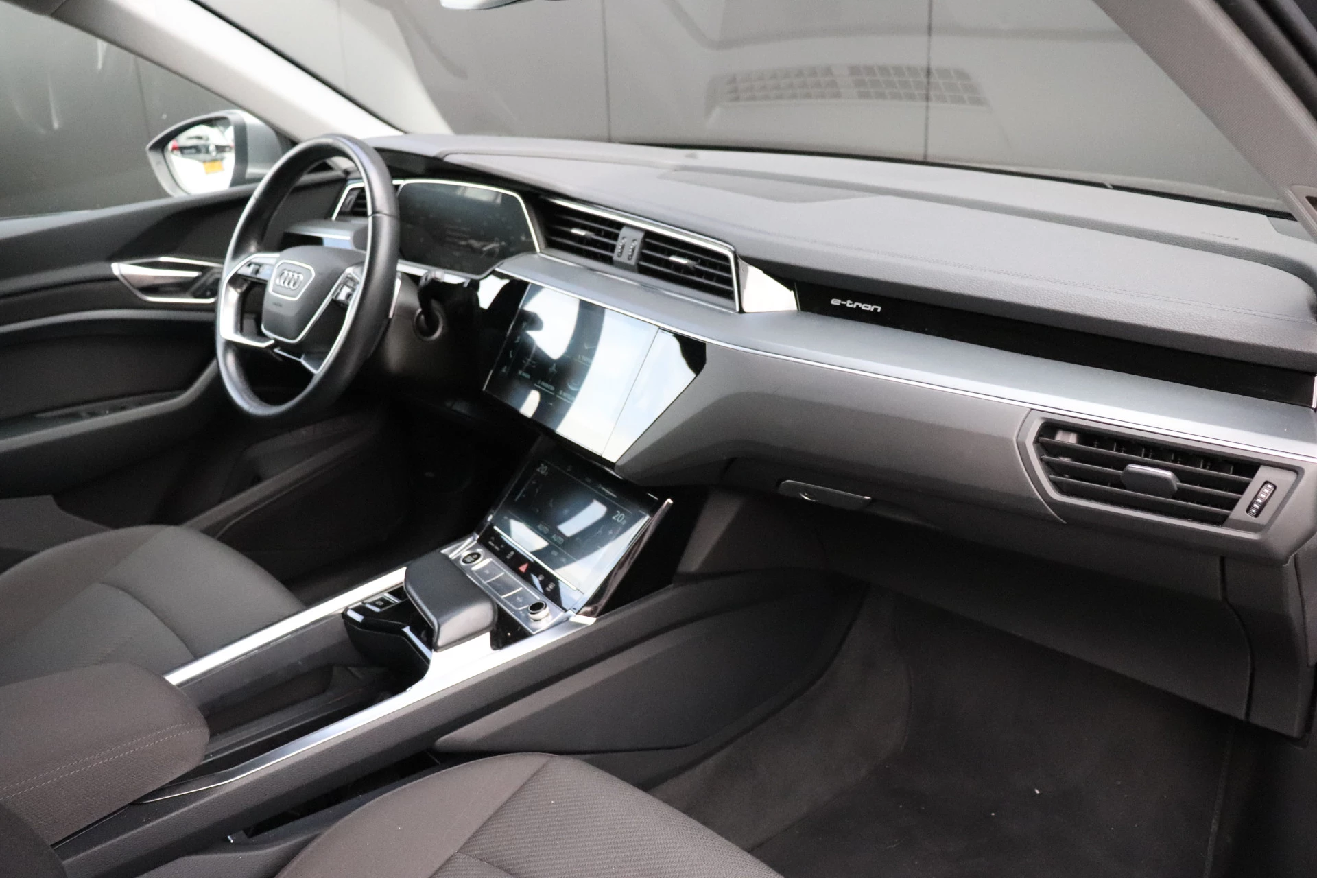 Hoofdafbeelding Audi e-tron