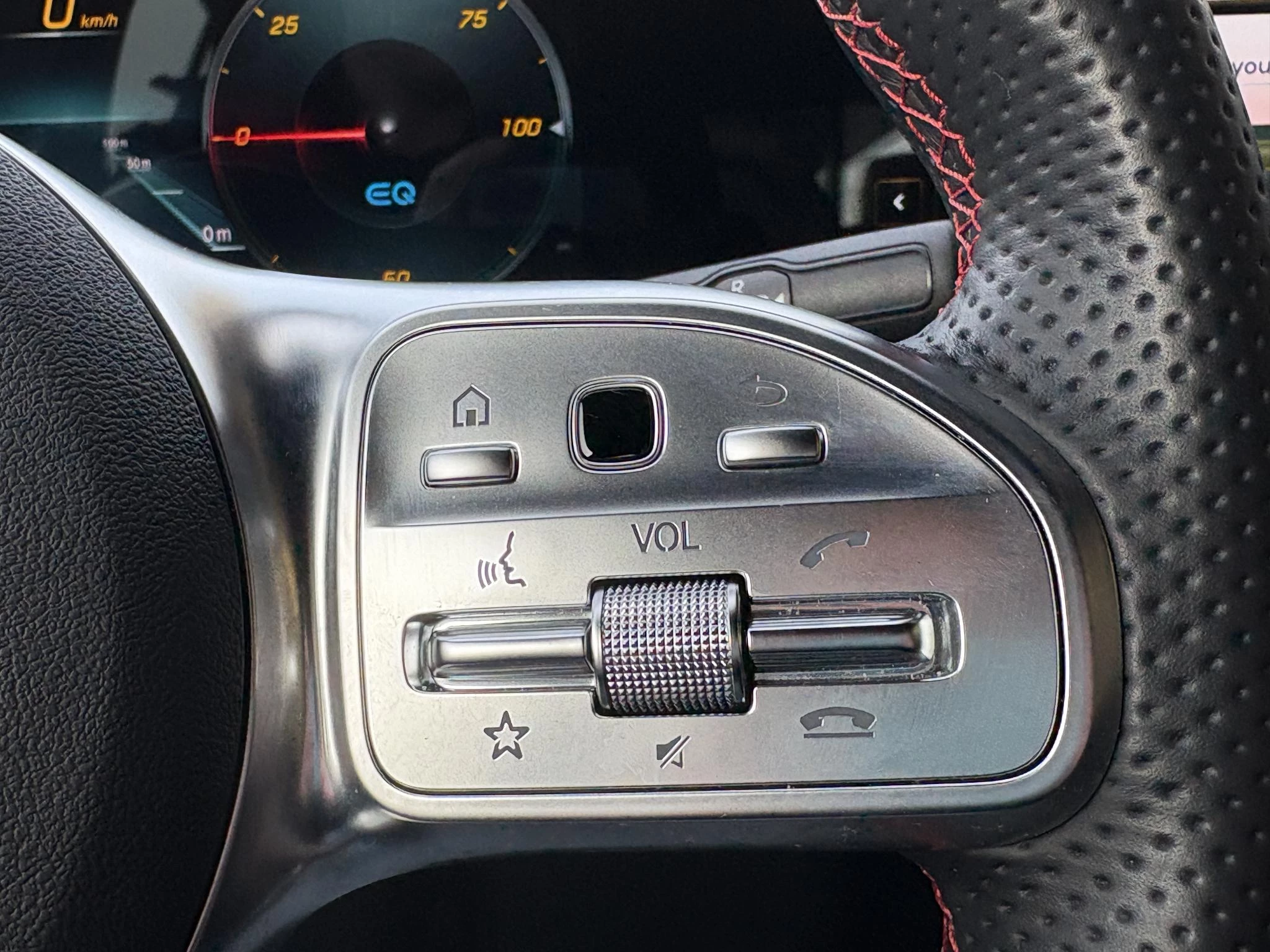 Hoofdafbeelding Mercedes-Benz EQA