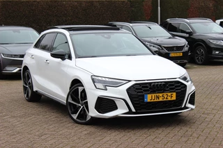 Audi A3 Sportback 45 TFSI e S edition Competition / Panoramadak / Head-up / RS Seats / B&O / Elektr. stoelen / 19'' / CarPlay / Stoelmassage+Verwarming / Dodehoek / DAB / ACC