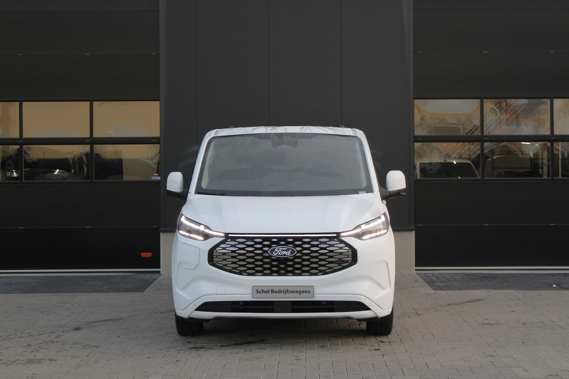 Hoofdafbeelding Ford E-Transit Custom