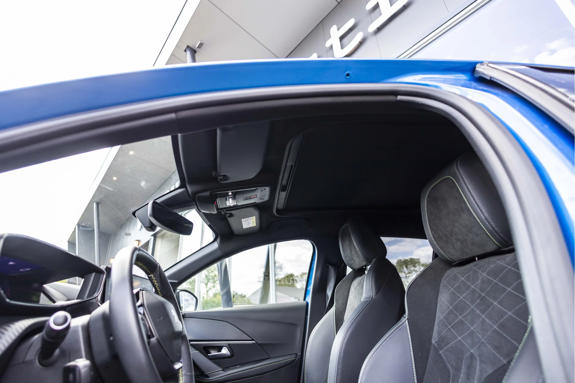 Hoofdafbeelding Peugeot e-208