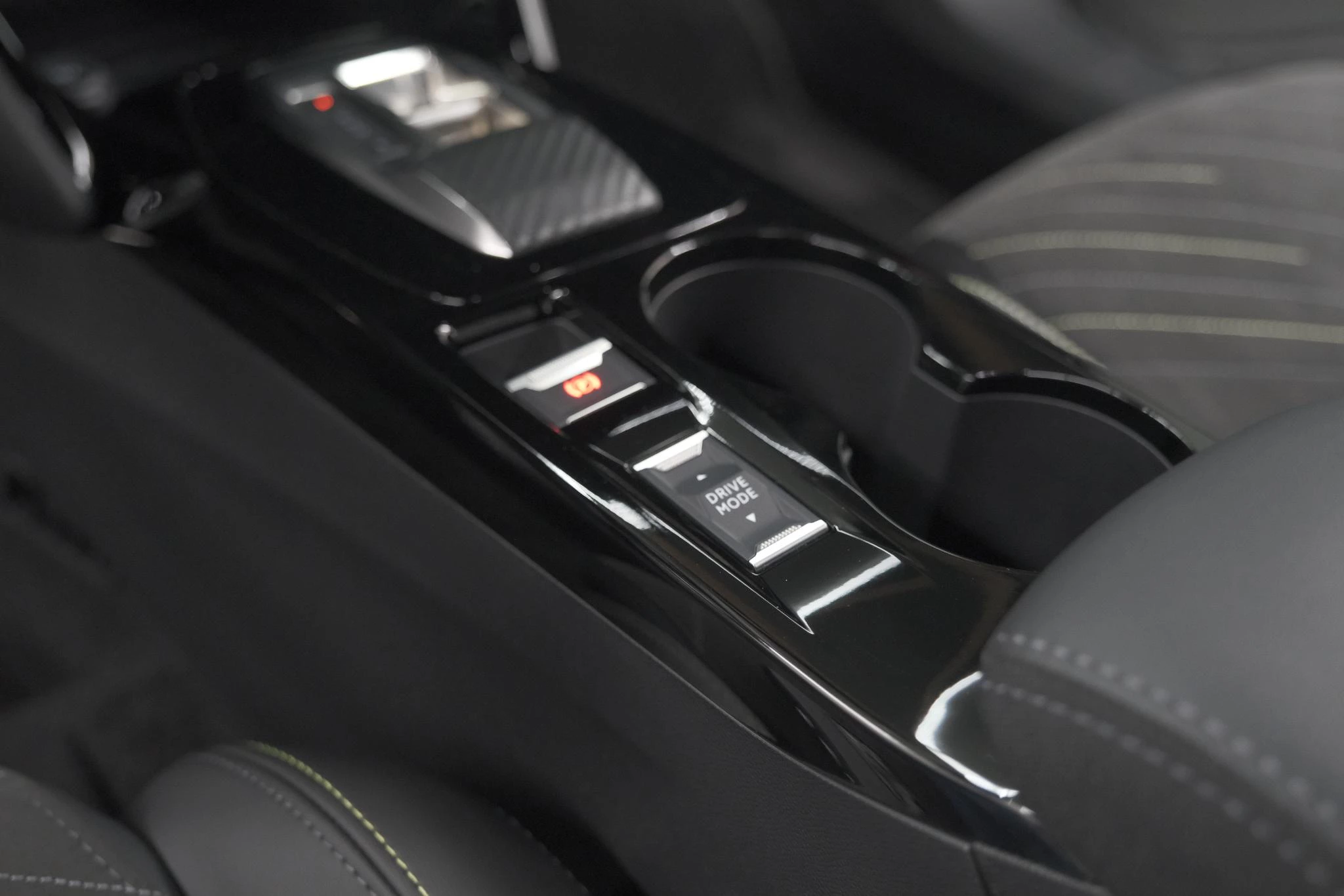 Hoofdafbeelding Peugeot e-2008