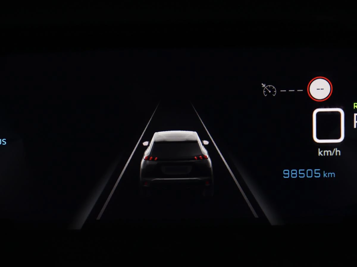 Hoofdafbeelding Peugeot e-2008