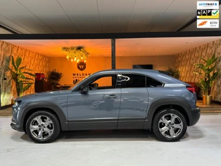Hoofdafbeelding Mazda MX-30 Mazda MX-30 E-SkyActiv 145 First Edition 36 kWh Garantie NAP Memory Camera StoelVW Dodehoek PDC ACC DAB Clima Navi Rijklaar