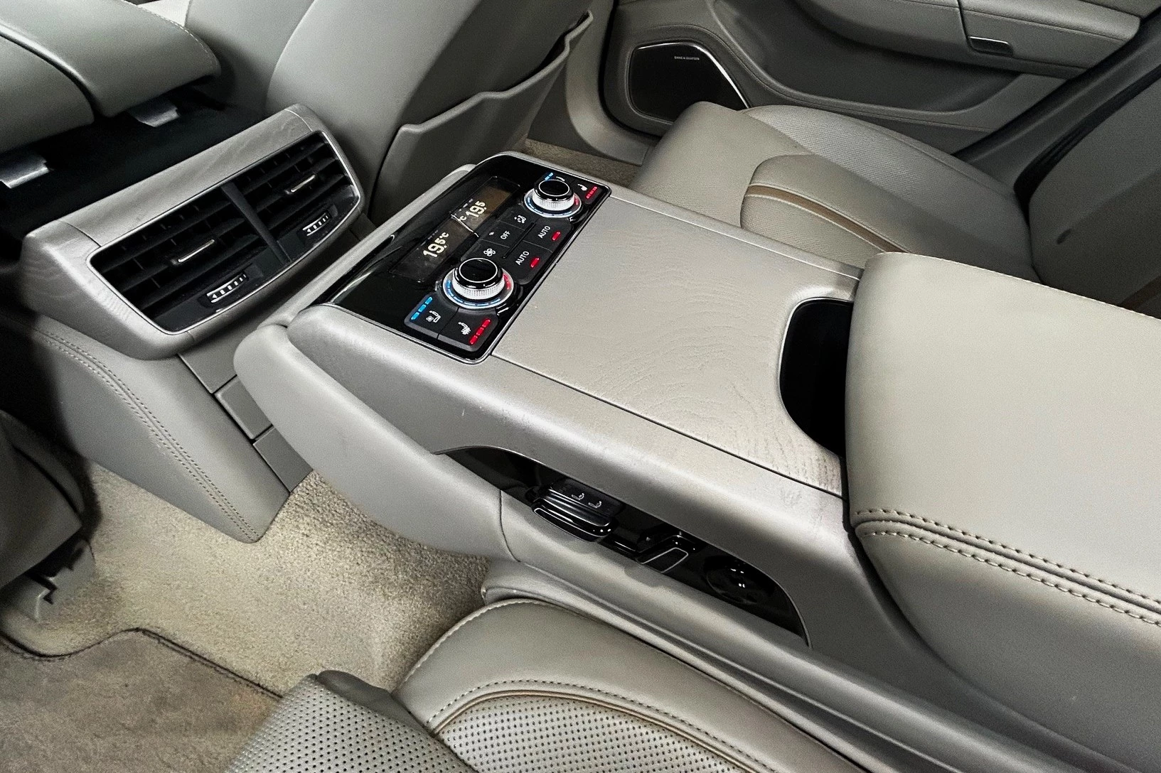 Hoofdafbeelding Audi A8