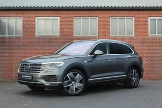 Hoofdafbeelding Volkswagen Touareg Volkswagen Touareg 3.0 TSi eHybrid 4MOTION | Pano | Trekhaak | Memory |