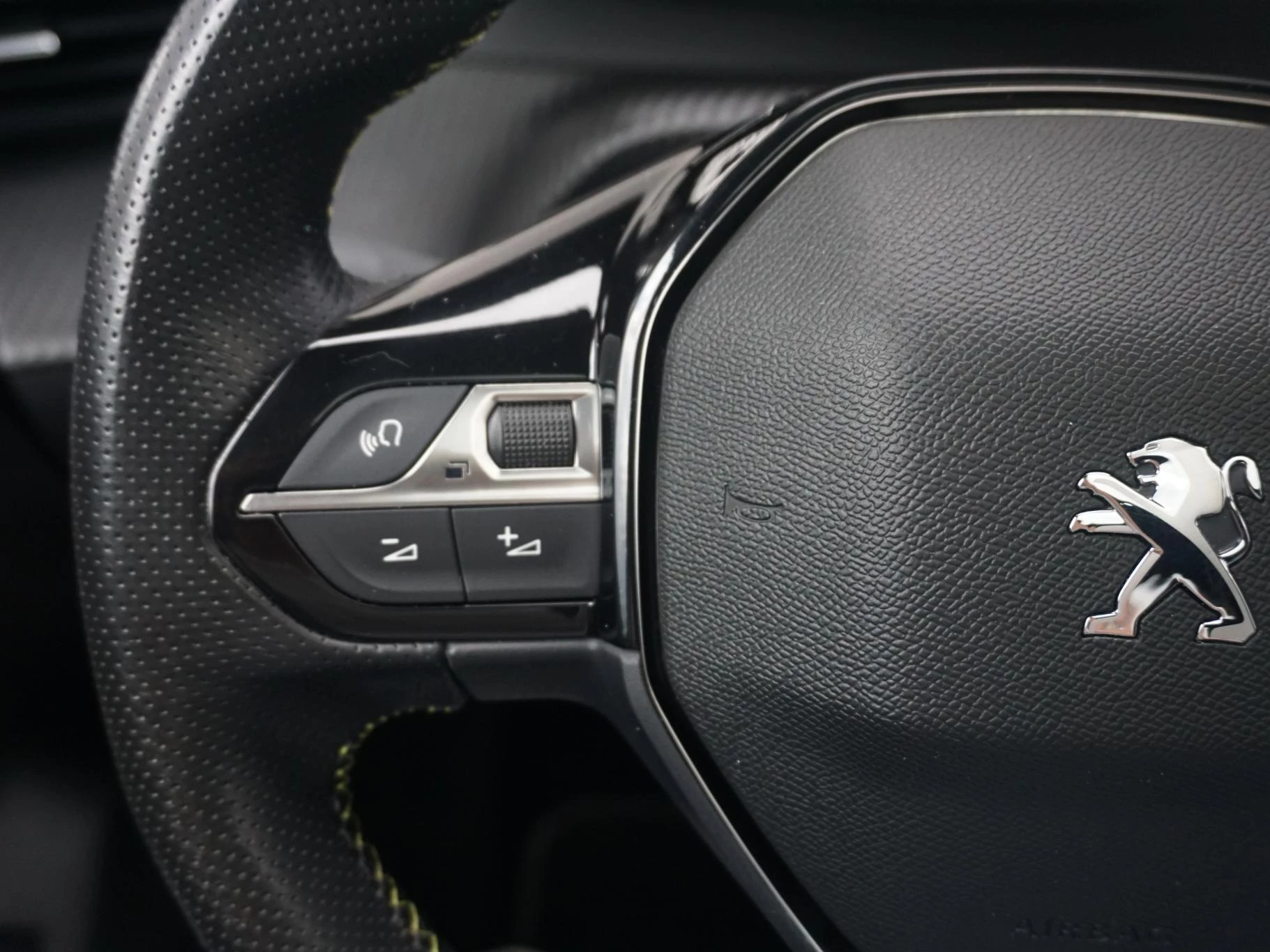 Hoofdafbeelding Peugeot e-208