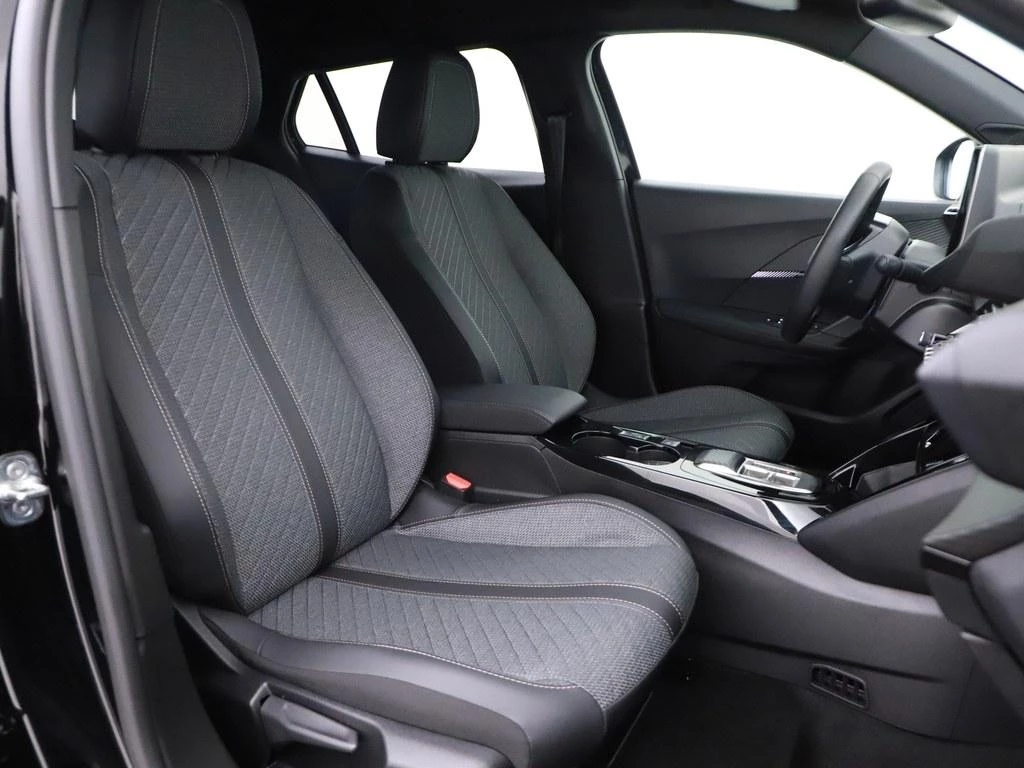 Hoofdafbeelding Peugeot e-2008
