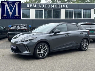 Hoofdafbeelding MG MG4 EV MG MG4 Electric Luxury 64 kWh SOH 97%  |360 CAMERA| 7 JAAR MG GARANTIE T/M 02-2031| ELEK. STOEL| DODE HOEK SENSOR| STOEL + STUURVERWARMING| ADAPTIVE CRUISE CONTROL