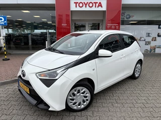 Hoofdafbeelding Toyota Aygo Toyota Aygo 1.0 VVT-i x-play | Bluetooth | Airco | Neerklapbare achterbank |