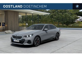 BMW 5 Serie 550e xDrive M Sport Automaat / Panoramadak / Trekhaak / Adaptief onderstel professional / Bowers & Wilkins / Parking Assistant Plus / Comfort Access