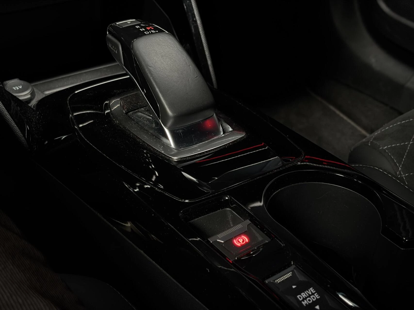 Hoofdafbeelding Peugeot e-2008