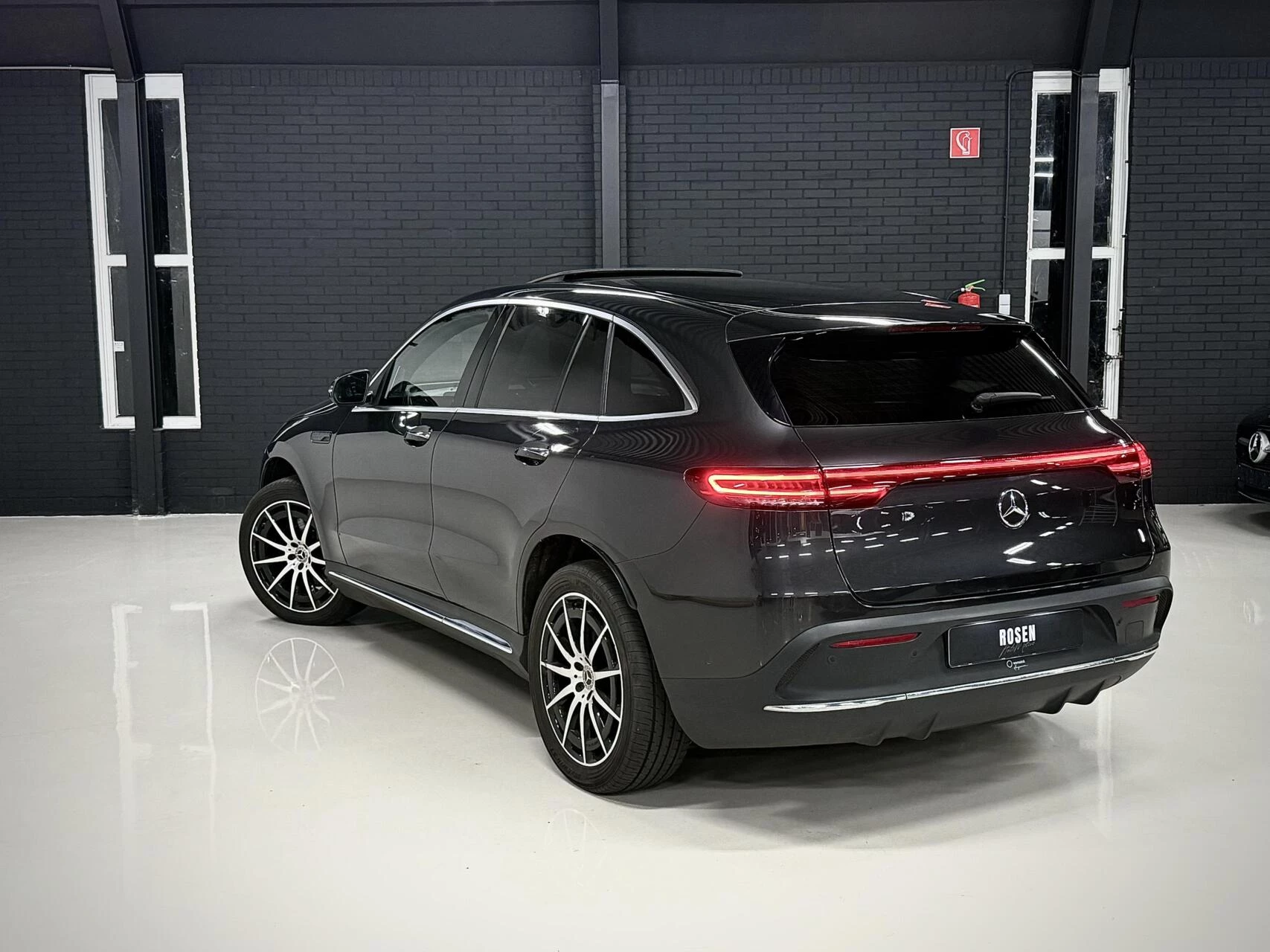 Hoofdafbeelding Mercedes-Benz EQC