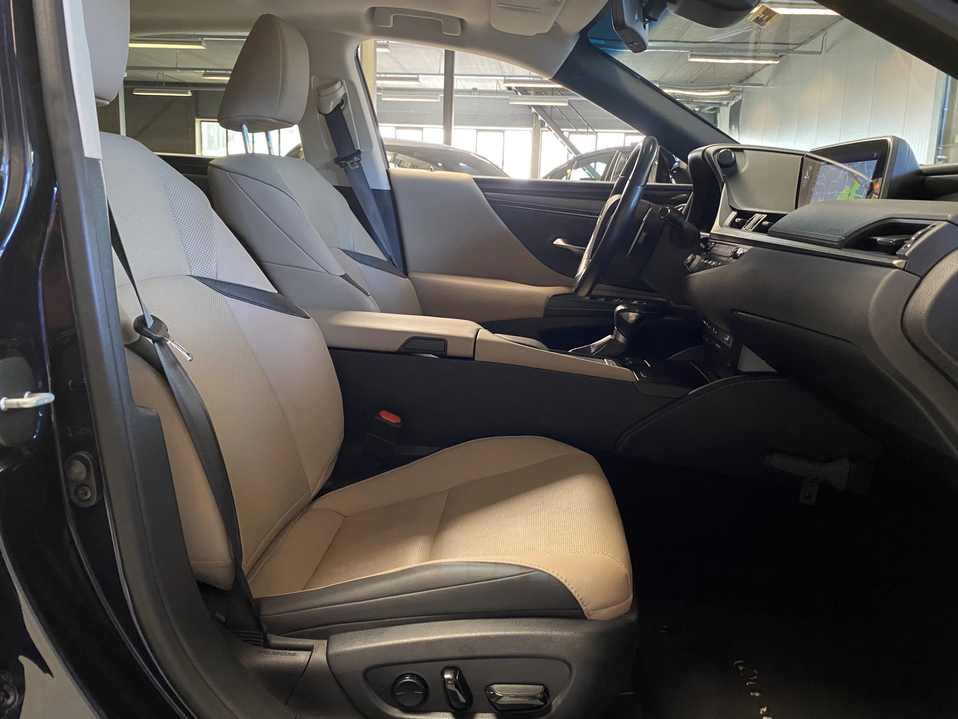Hoofdafbeelding Lexus ES