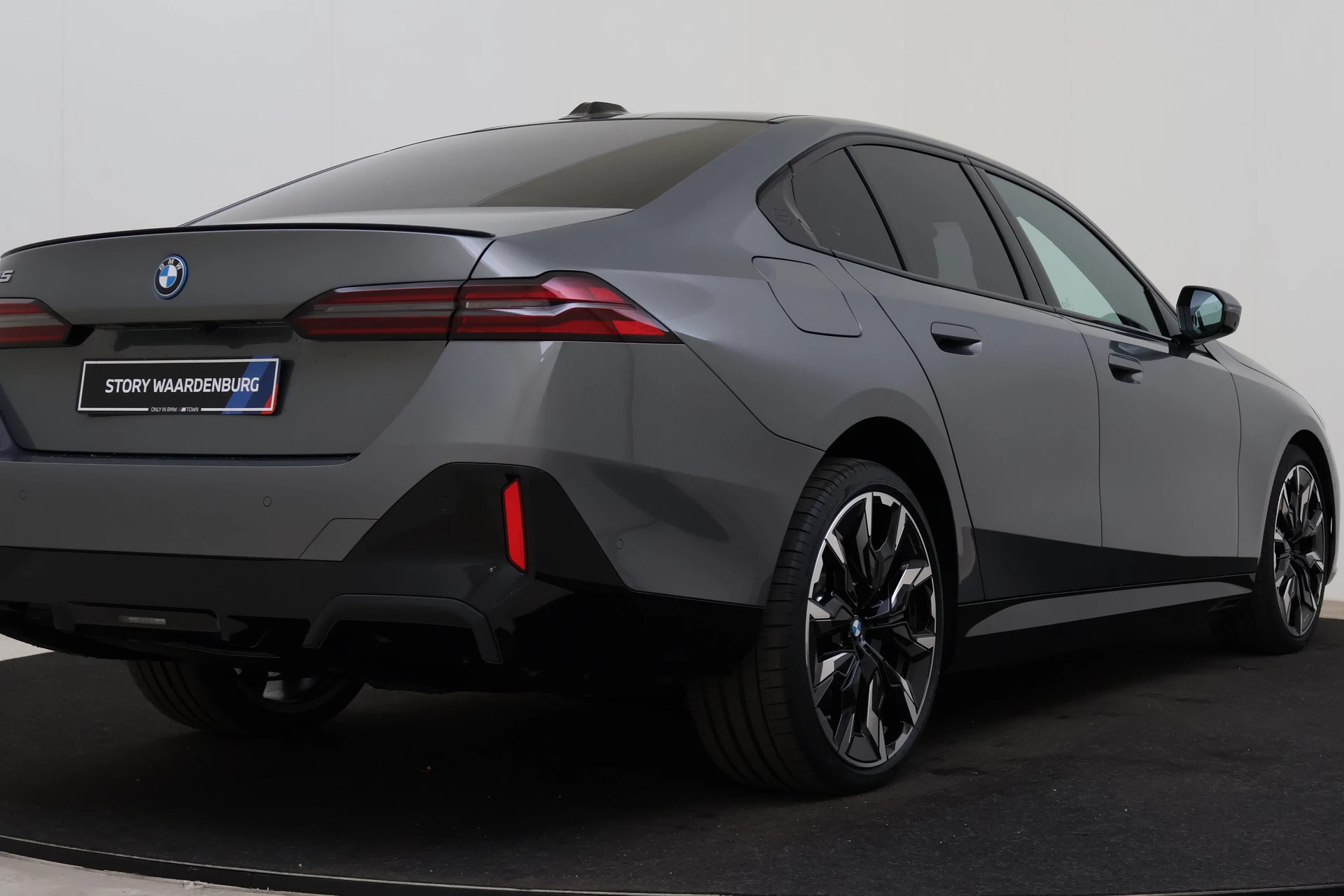 Hoofdafbeelding BMW i5