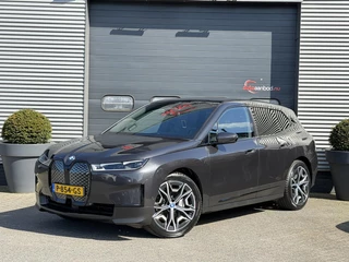BMW iX xDrive50 High Executive 112 kWh SOH 92% | Sky Lounge | 360* Camera | Massage | Stoelventilatie/Verwarming | Elektrische Trekhaak |