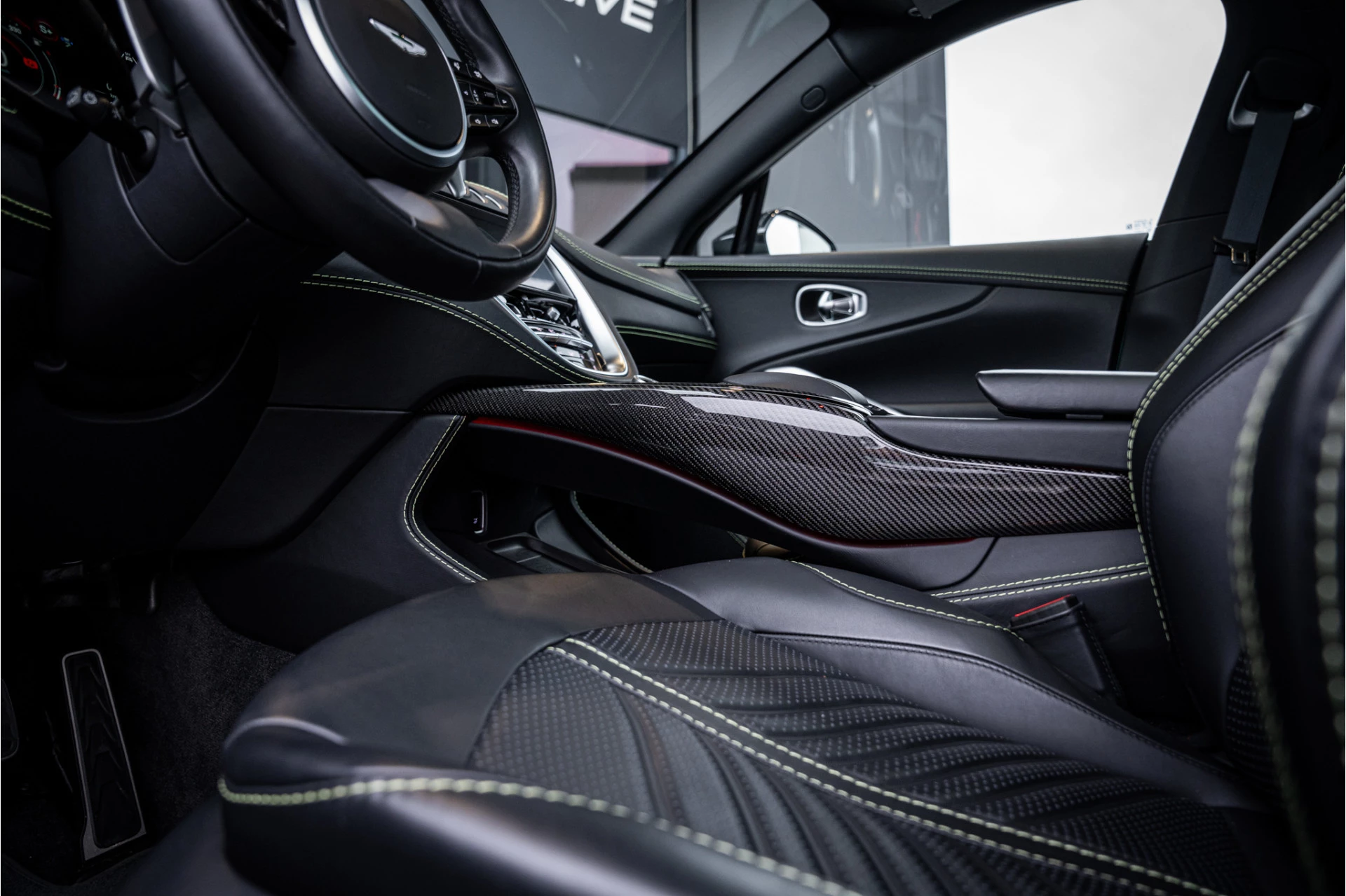 Hoofdafbeelding Aston Martin DBX