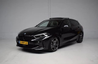 BMW 1-serie 118i AUT M-SPORT 5-DRS ORG.NED / PANORAMADAK / LEER / CARPLAY / SFEERVERLICHTING / NAP / LED