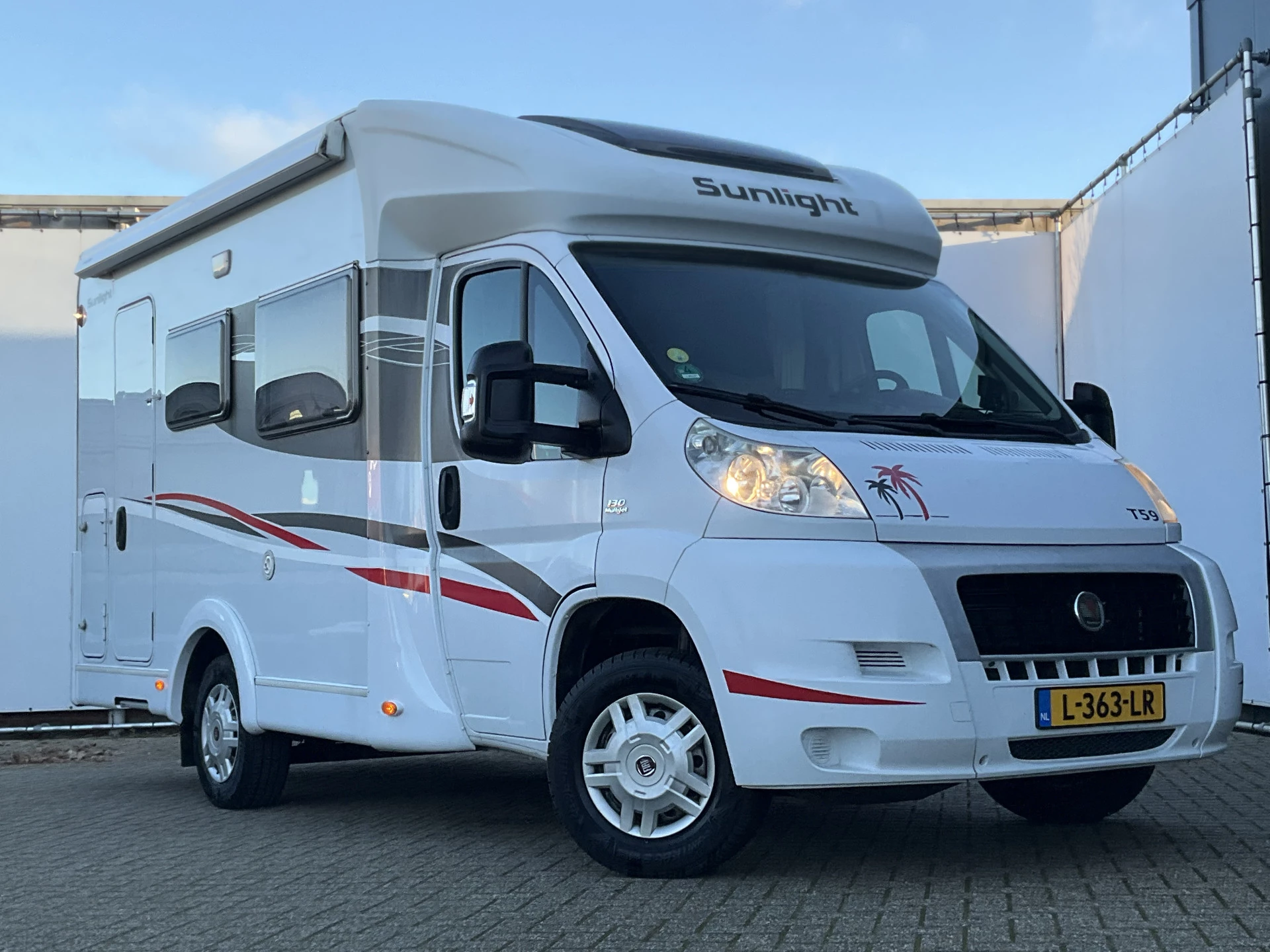 Hoofdafbeelding Carado T 59 2.3 131pk Airco Cruise Trekhaak Fietsendrager 2-Persoons Sunlight Carado