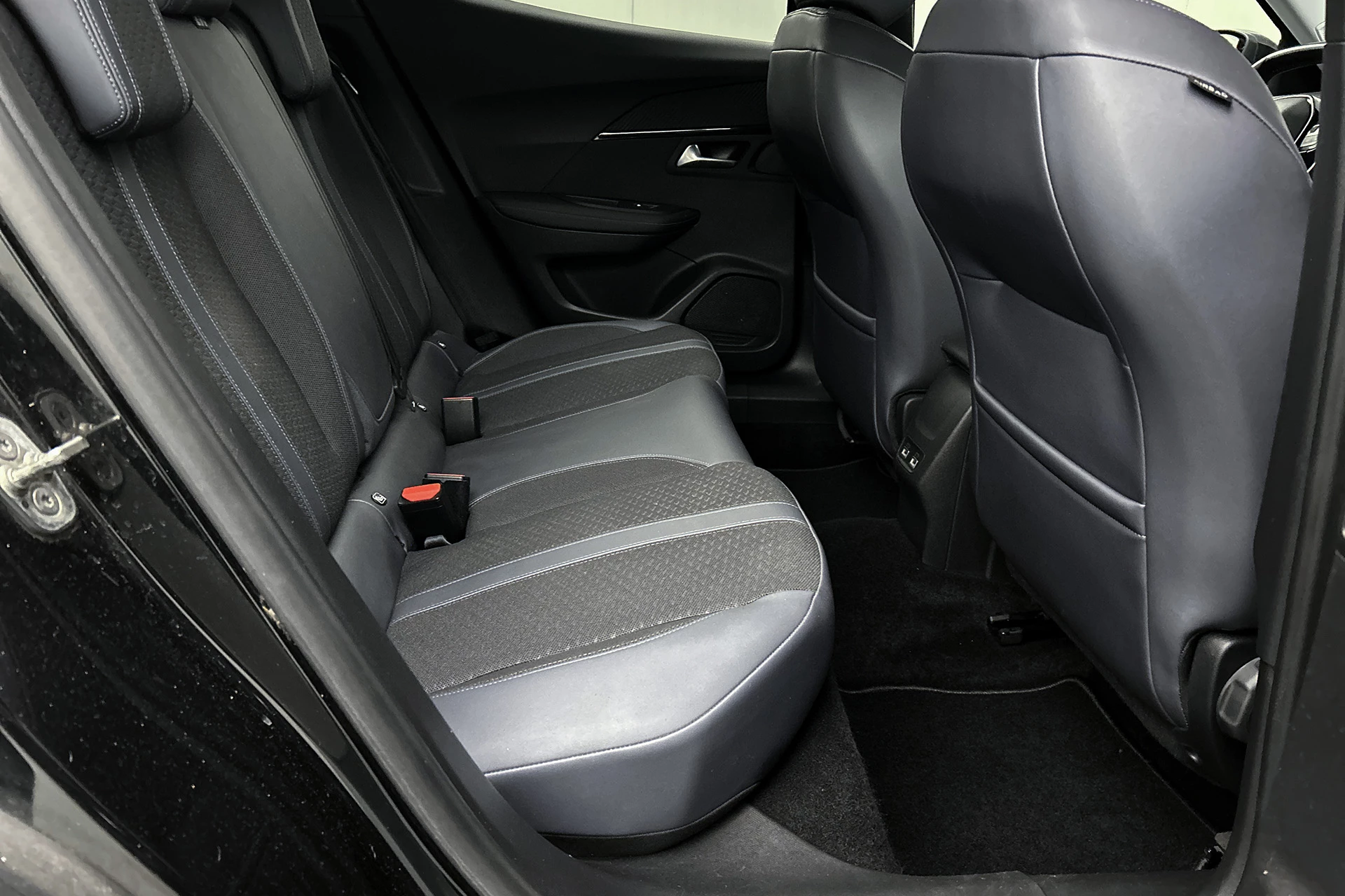 Hoofdafbeelding Peugeot e-2008