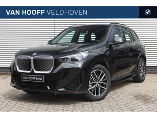 BMW iX1 eDrive20 High Executive M Sport / Trekhaak / Sportstoelen / M Adaptief onderstel / Head-Up / Parking Assistant Plus / Stuurverwarming / Comfort Access