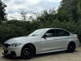 BMW 3-Serie 330e M-Performance / M-Sport / HUD / 360 / 19”