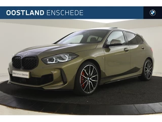 BMW 1 Serie M135i xDrive High Executive M Sport Automaat / Panoramadak / Sportstoelen / Stoelverwarming / Verwarmd stuurwiel / Adaptieve LED / Parking Assistant / Harman Kardon / Active Cruise Control