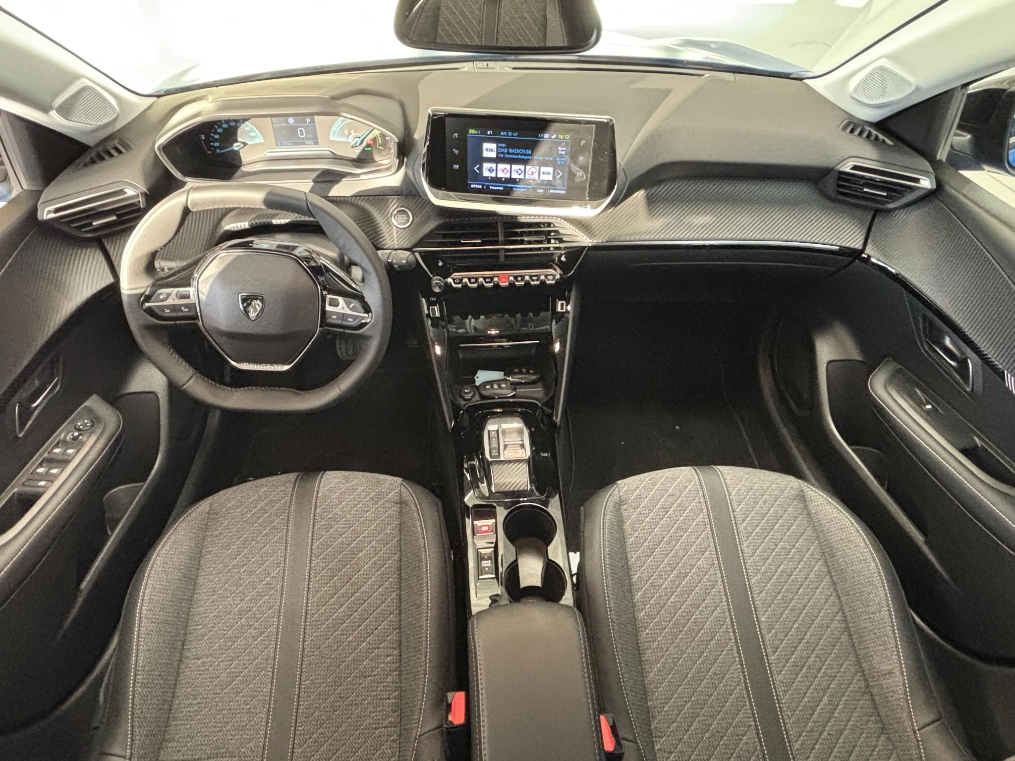 Hoofdafbeelding Peugeot e-208