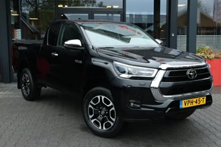 Hoofdafbeelding Toyota Hilux Toyota Hilux 2.4 D-4D X-TRA CAB COMFORT 4WD VAN