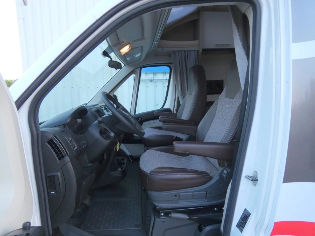 Hoofdafbeelding Sunlight T68 Automaat,navi,camera,lengtebedden