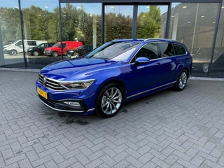 Hoofdafbeelding Volkswagen Passat Volkswagen Passat Variant 2.0 190pk TSI R-LINE,Leer,LED,Keyless,Clima,Cruise,Lane Ass.,Tre