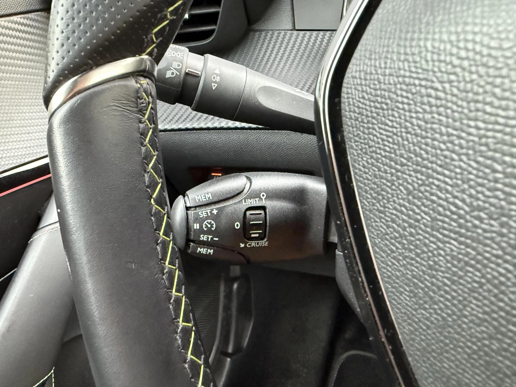 Hoofdafbeelding Peugeot e-208